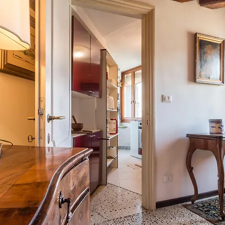 Emo Palace Grand Canal By Lionhost Apartament *