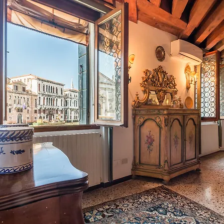 Emo Palace Grand Canal By Lionhost Benátky