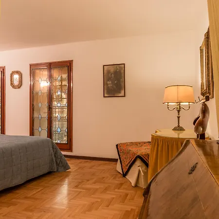 Emo Palace Grand Canal By Lionhost * Benátky