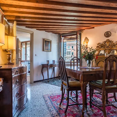 Apartmán Emo Palace Grand Canal By Lionhost