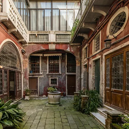 Emo Palace Grand Canal By Lionhost ונציה