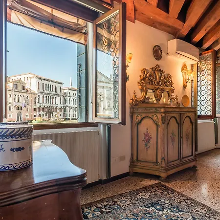Emo Palace Grand Canal By Lionhost البندقية