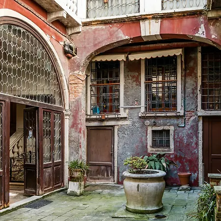 Emo Palace Grand Canal By Lionhost ונציה