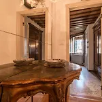 Appartement Emo Palace Grand Canal By Lionhost *