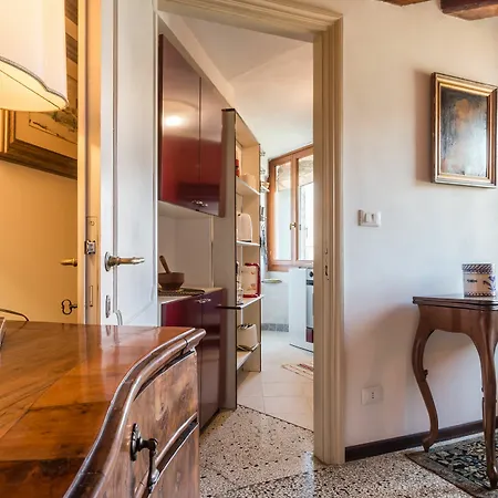 Emo Palace Grand Canal By Lionhost Apartman *