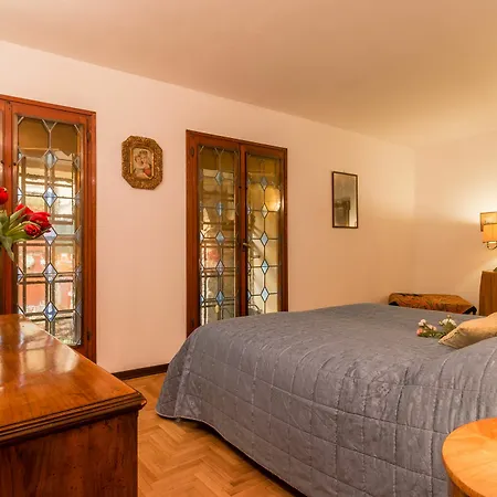 Emo Palace Grand Canal By Lionhost Apartman *