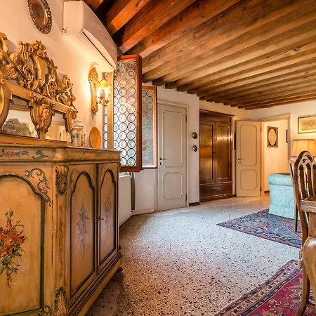 Apartman Emo Palace Grand Canal By Lionhost Velence