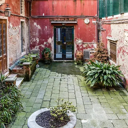 Apartman Emo Palace Grand Canal By Lionhost