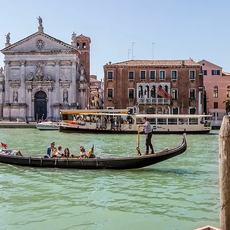 Emo Palace Grand Canal By Lionhost Lejlighed *