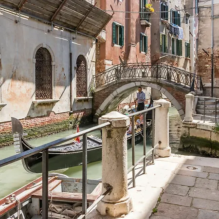 Emo Palace Grand Canal By Lionhost Lejlighed